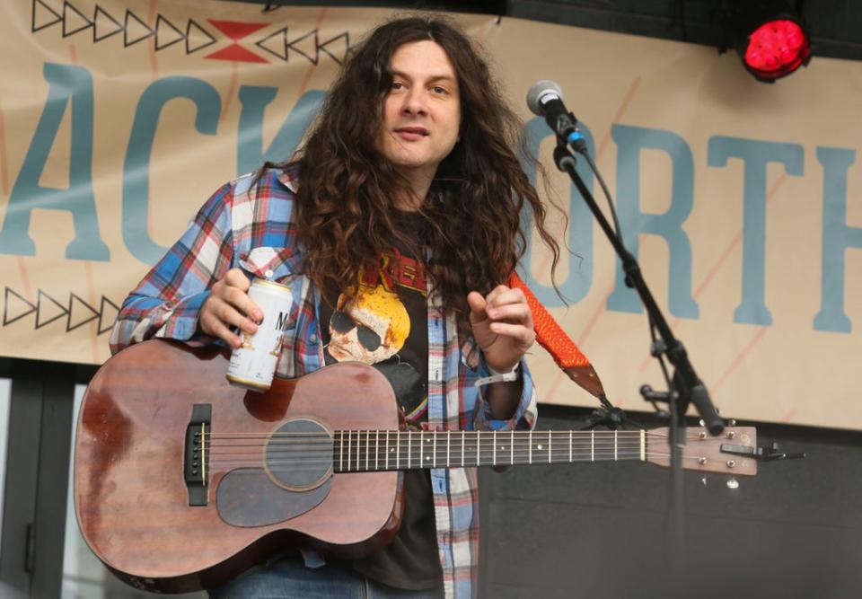 Music-Kurt Vile (2018 Invision)