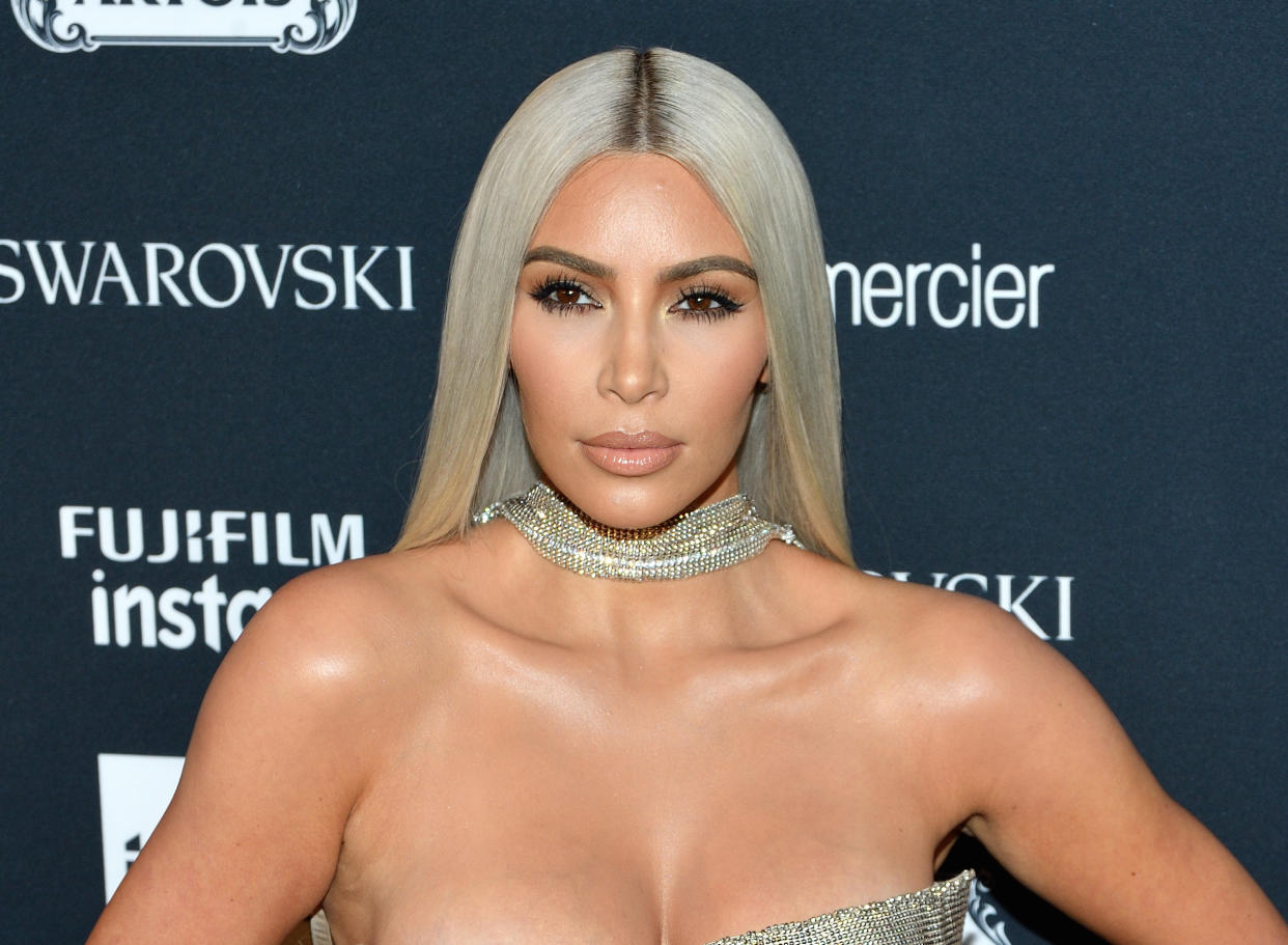 Kim Kardashian zeigt gerne viel Haut. Jetzt hat sie es damit mal wieder auf die Spitze getrieben. (Bild: ddp images/Stephen Smith)