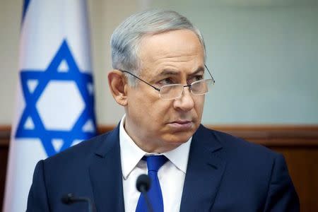 Israeli Prime Minister Benjamin Netanyahu attends the weekly cabinet meeting in Jerusalem February 21, 2016. REUTERS/Emil Salman/Pool