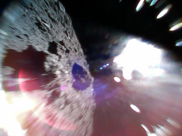 Asteroid picture in mid-hop