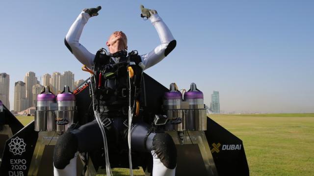 Watch jetpack pilot Vince Reffet set a new altitude record in Dubai