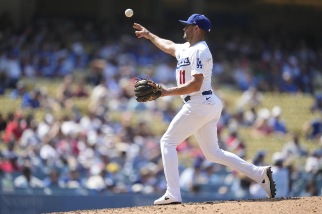 Reds beat Dodgers 9-0 on homers by De La Cruz and Votto, grab NL Central  lead over Brewers – KGET 17