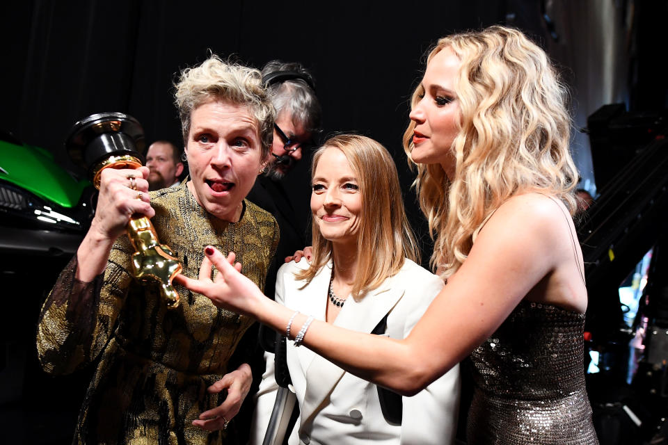 <p>Nicht nur Frances McDormand steht vor Freude über ihren Oscar Kopf. (Bild: Getty Images) </p>