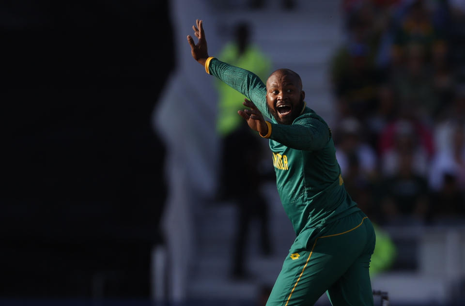 South Africa's Andile Phehlukwayo celebrates the dismissal of Australia's Sean Abbott during the fifth and final ODI cricket match between South Africa and Australia at the Wanderers Stadium in Johannesburg, South Africa, Sunday, Sept. 17, 2023. (AP Photo)