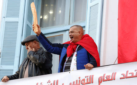 A man holds a loaf of bread in his hand during a nationwide strike against the government's refusal to raise wages in Tunis, Tunisia January 17, 2019. REUTERS/Zoubeir Souissi