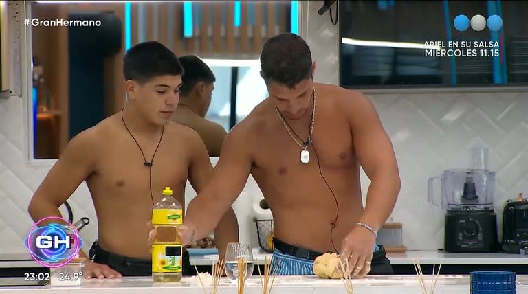 Thiago y el Conejo cocinaron pastas caseras para todos los participantes