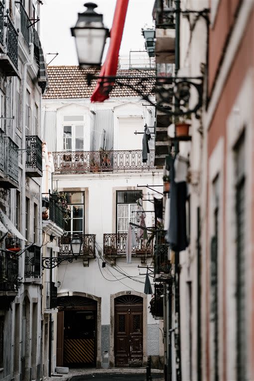 湯鎮瑋表示，住在死巷，工作方面難有出頭之日。（圖／翻攝自unsplash）