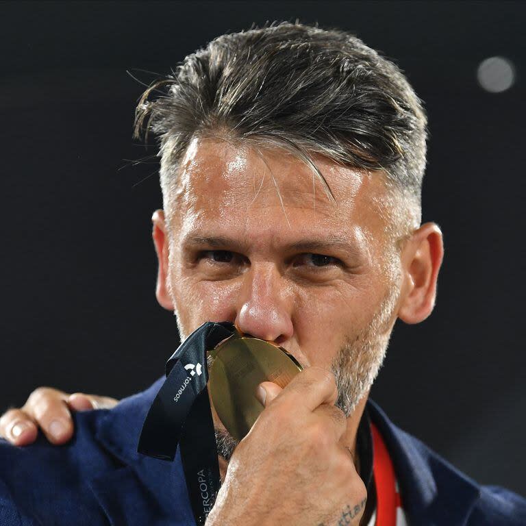 Cuestionado por los hinchas, Martín Demichelis tuvo su noche de desahogo con la Supercopa