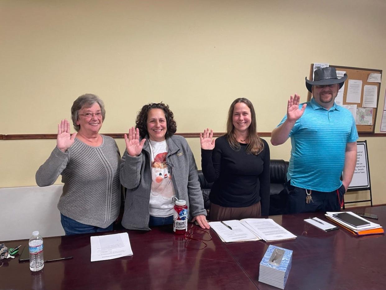 Mayor Abby Norton, left, and Hot Springs Town Board members Jeanne Gentry, second from left, Wendy Stancil and Dan Myers heard the town's 2023 financial audit report from Carol Avery in its Jan. 2 meeting.