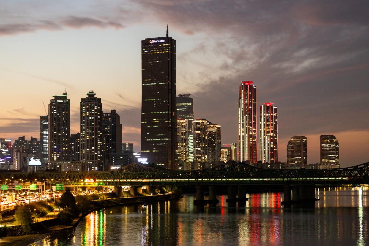 The Yeouido financial district of Seoul, South Korea, on Sunday, Oct. 22, 2023. (Photo: SeongJoon Cho/Bloomberg)