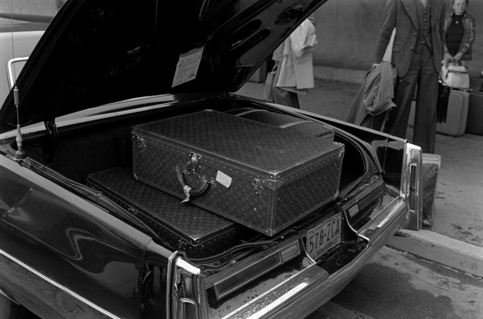 Louis Vuitton luggage being loaded into the trunk of a car at John F. Kennedy International Airport on October 4, 1976 in New York City. (Photo by Sal Traina/WWD/Penske Media via Getty Images)