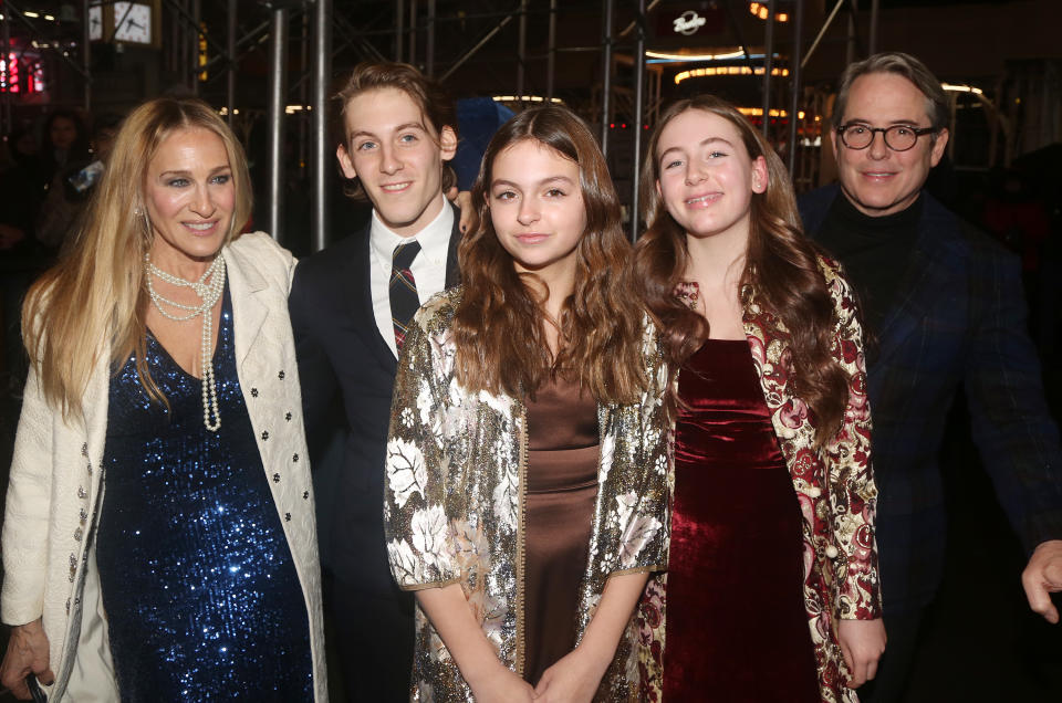 NEW YORK, NEW YORK - DECEMBER 11: (L-R) Sarah Jessica Parker, James Wilkie Broderick, Tabitha Hodge Broderick, Marion Loretta Elwell Broderick and Matthew Broderick pose at the opening night of the new musical "Some Like It Hot!" on Broadway at The Shubert Theatre on December 11, 2022 in New York City. (Photo by Bruce Glikas/WireImage)