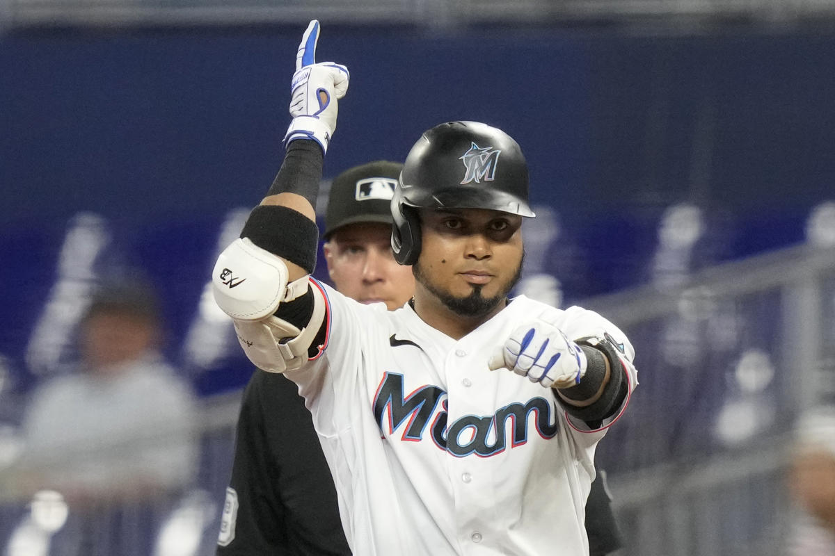 MLB on FOX - LUIS ARRAEZ HAS THE FIRST CYCLE IN Miami Marlins