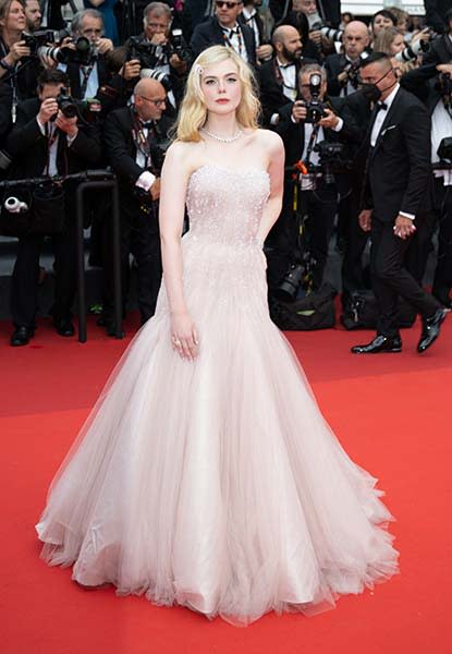 elle fanning armani cannes makeup 2022