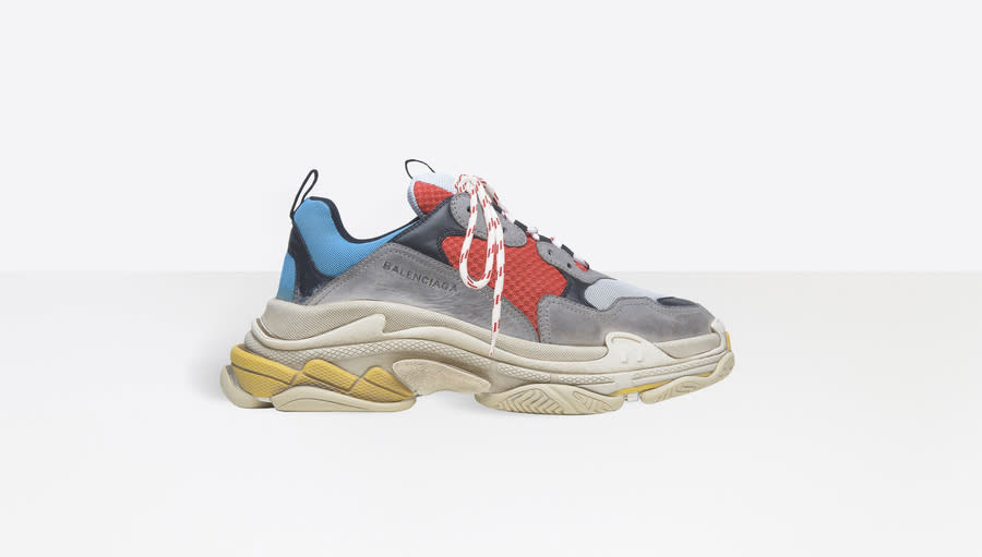 Balenciagas Sneaker “Triple S” mit superdicker Sohle (Bild: balenciaga.com)