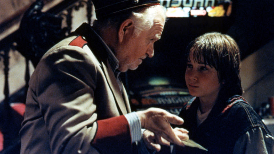 Robert Prosky, left, as the kind movie theater projectionist, Nick. In the first draft, the projectionist turns out to be the movie’s primary villain. (Photo: Columbia Pictures/courtesy Everett Collection)