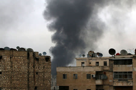 Smoke rises after strikes on the rebel-held besieged neighbourhoods of eastern Aleppo, Syria December 5, 2016. REUTERS/Abdalrhman Ismail