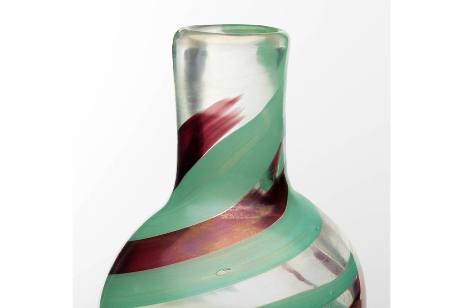 This image provided by Wright Auction House shows a vase by Italian architect and designer Carlo Scarpa which was part of his Pennelatte series in the 1940s. Jessica Vincent purchased it at a Goodwill store outside Richmond, Va., in June for $3.99. It was sold through the Wright Auction House in Chicago on Wednesday Dec. 13, 2023, to a private European collector for $107,100. (Wright Auction House via AP)