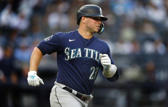 Mariners hammer Germán in a 10-2 rout of the Yankees