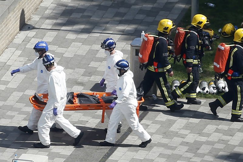 格倫費爾大樓火災釀12死，68人送醫、至少10人自行就醫。(美聯社)