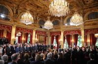 François Hollande délivre un discours face à ses invités après avoir été investi officiellement président de la République française. AFP