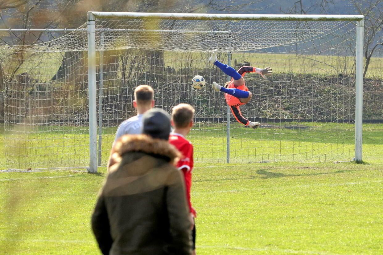 Il est encore temps, alors que le deuxième trimestre commence à peine, de chausser des crampons pour mieux réviser ses équations.  - Credit:JURGEN FROMME / firo Sportphoto / dpa Picture-Alliance via AFP