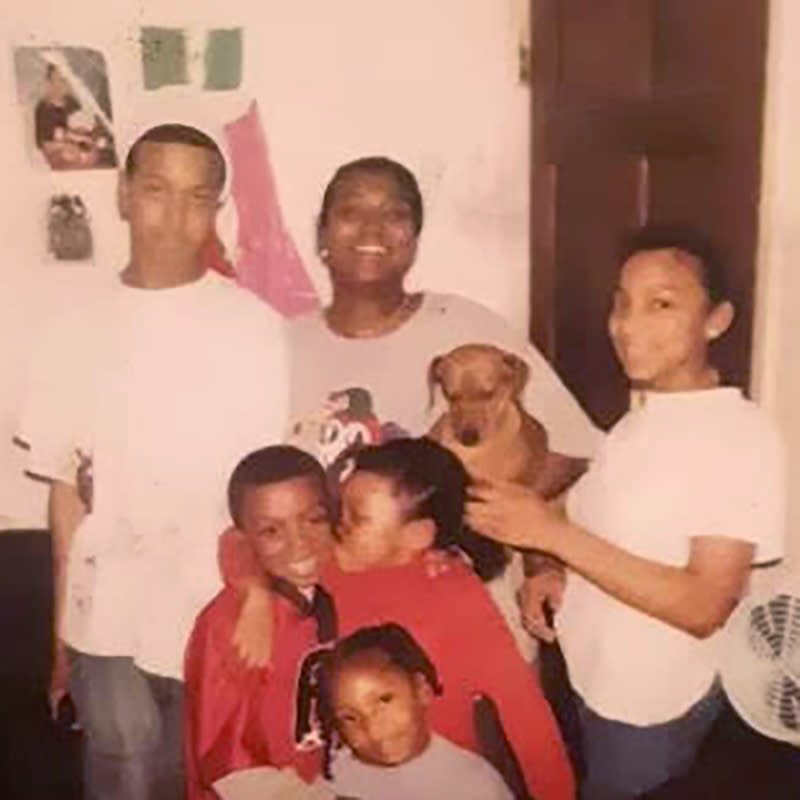 Image: Rhonda Jordan with her children in an undated photo (Courtesy Miranda Jordan)