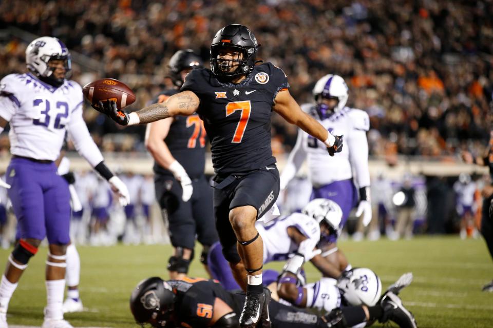 Oklahoma State's Jaylen Warren (7) scores a touchdown in the first quarter during the college football game between the Oklahoma State Cowboys and TCU Horned Frogs at Boone Pickens Stadium in Stillwater, Okla., Saturday, Nov. 13, 2021. 