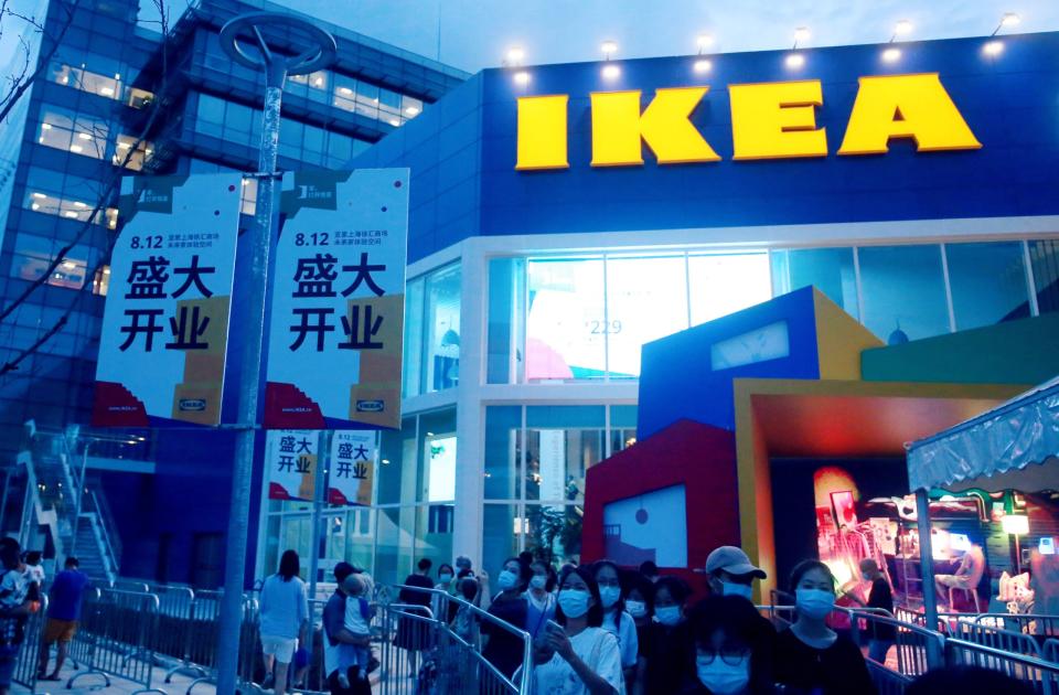 In der Ikea-Filiale in Xuhui/Shanghai kam es am Samstag zu einer Massenpanik – weil die Polizei sie wegen eines Covidfalls abriegeln wollte. (Archivbild) - Copyright: picture alliance / Xing Yun / Costfoto