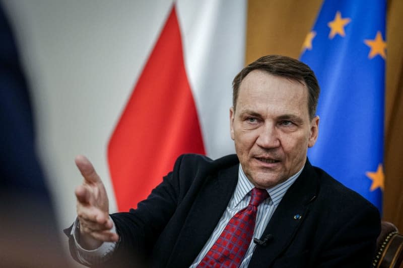 Radoslaw Sikorski, Foreign Minister of Poland, speaks during an interview with the German Press Agency(dpa). Poland has provided Ukraine military support worth the equivalent of around €8.4 billion ($9 billion) over the past two years, the government said on 25 April. A total of 44 armaments packages have been handed over to Kiev, said Sikorski during a keynote speech in the Polish parliament. Kay Nietfeld/dpa