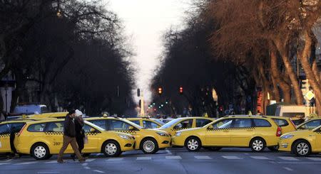 Taxis block a main road in Budapest's city centre, Hungary, January 18, 2016. REUTERS/Bernadett Szabo