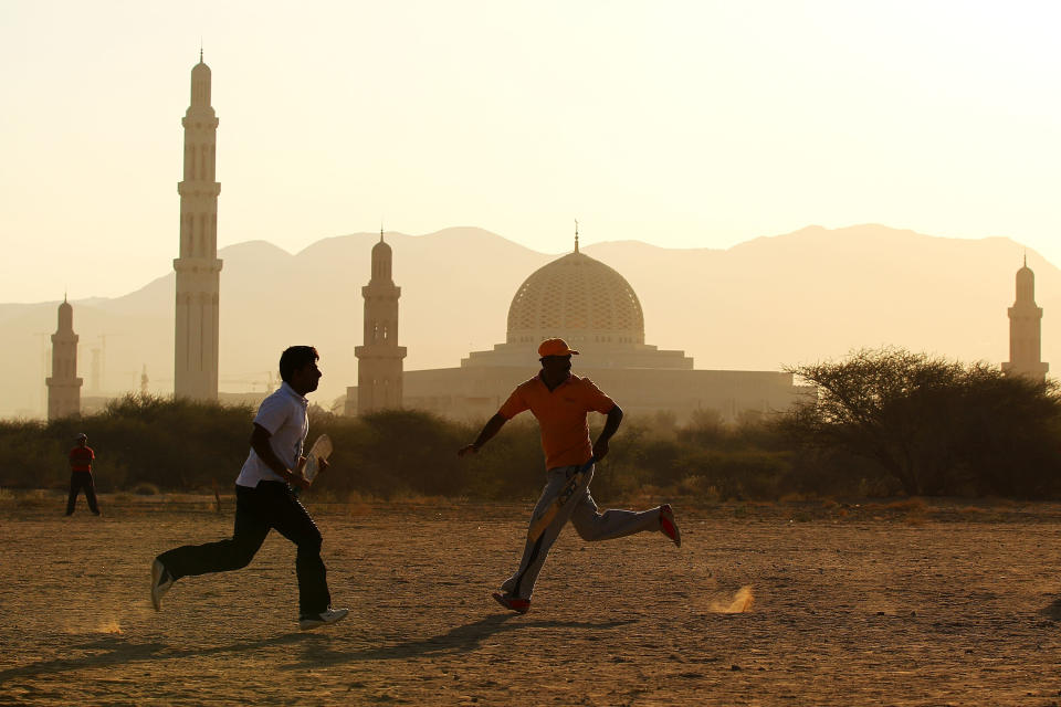 Puesto No. 10 de las más baratas: Muscat, Omán. Cameron Spencer/Getty Images <a href="http://es-us.noticias.yahoo.com/z%C3%BArich-es-la-ciudad-m%C3%A1s-cara-del-mundo-150331647.html" data-ylk="slk:Lea la nota acá;elm:context_link;itc:0;sec:content-canvas;outcm:mb_qualified_link;_E:mb_qualified_link;ct:story;" class="link  yahoo-link">Lea la nota acá</a>