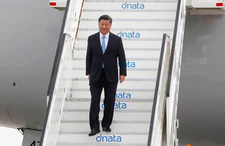 China President Xi Jinping walks down the stairs upon his arrival at Ninoy Aquino International airport during a state visit in Manila, Philippines, November 20, 2018. REUTERS/Erik De Castro