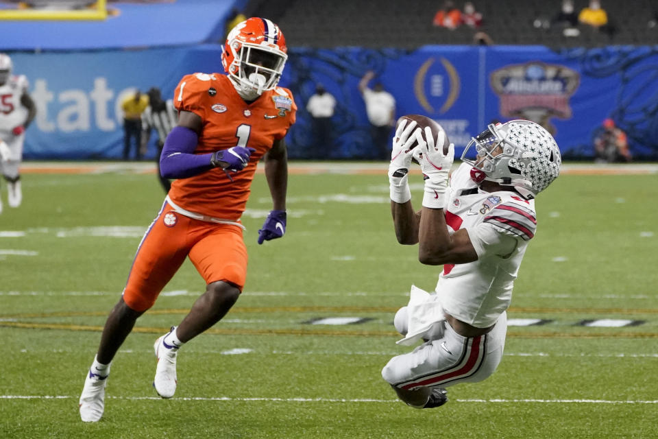 Watch: Justin Fields drops long dime to Garrett Wilson in Sugar Bowl