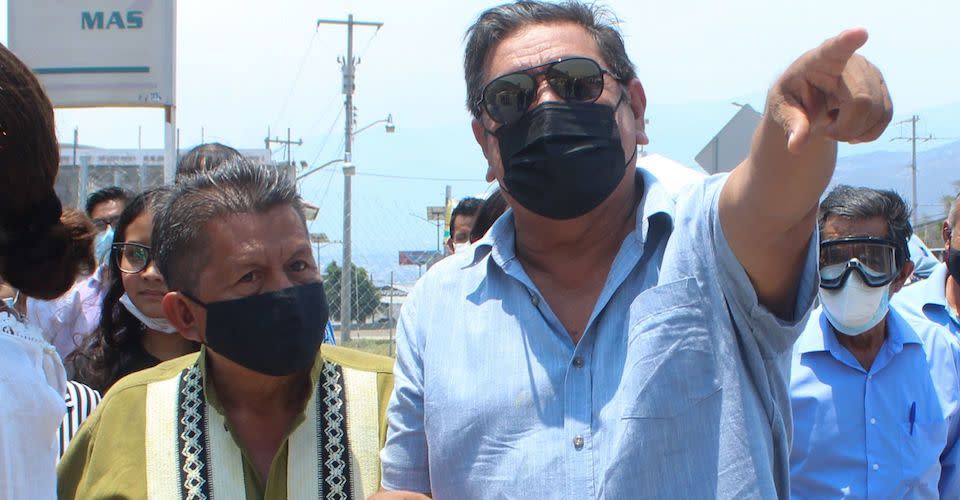 Félix Salgado Macedonio, senador con licencia, acusó al expresidente Carlos Salinas de Gortari de manipular al Instituto Nacional Electoral (INE) antes de salir de caravana hacia Iguala