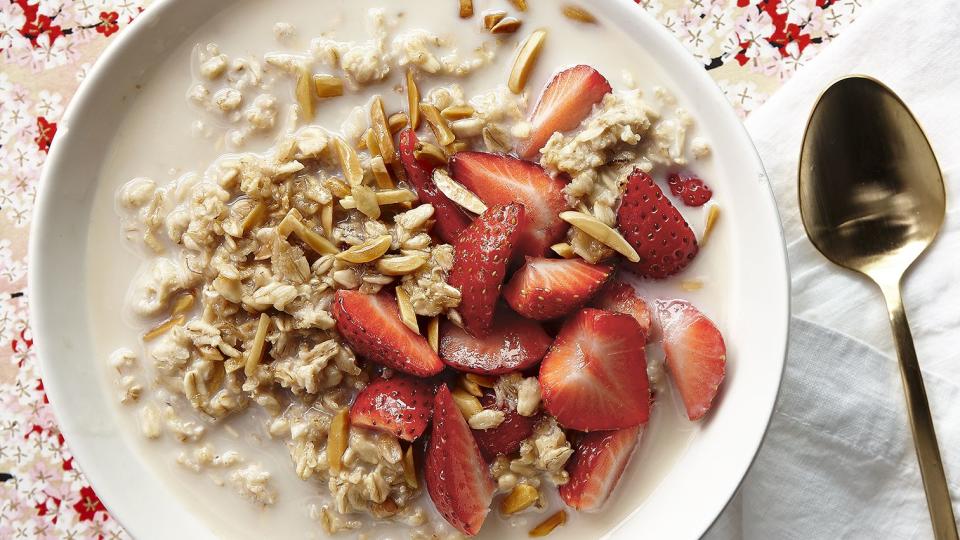 Overnight Oats With Strawberries and Toasted Almonds