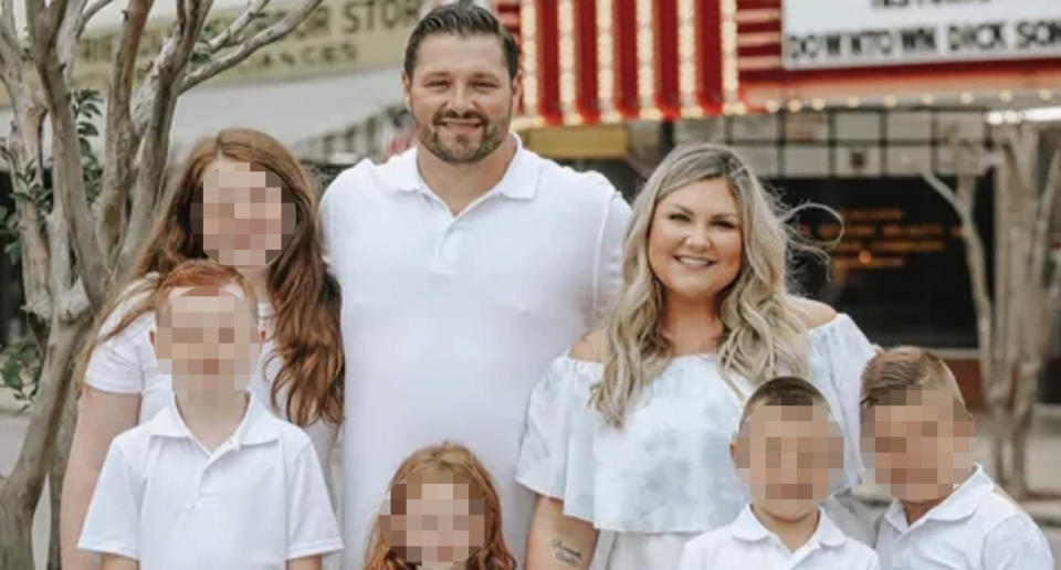 Billy and Amanda Perry are pictured with five of their kids from other marriages.