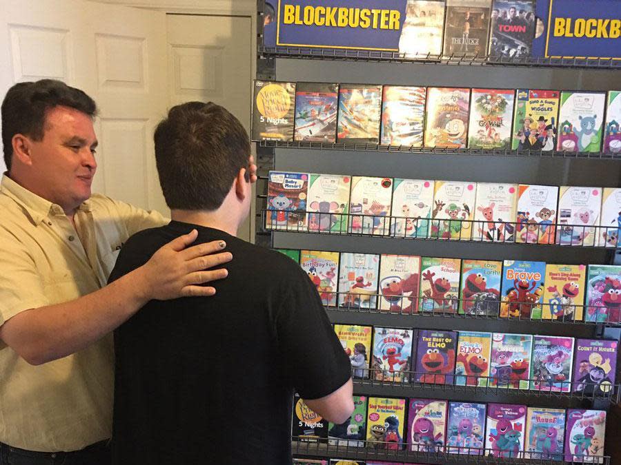 Hector's father shows his son the surprise new mini-Blockbuster store in their home: Twitter @Javiii_Zuniga