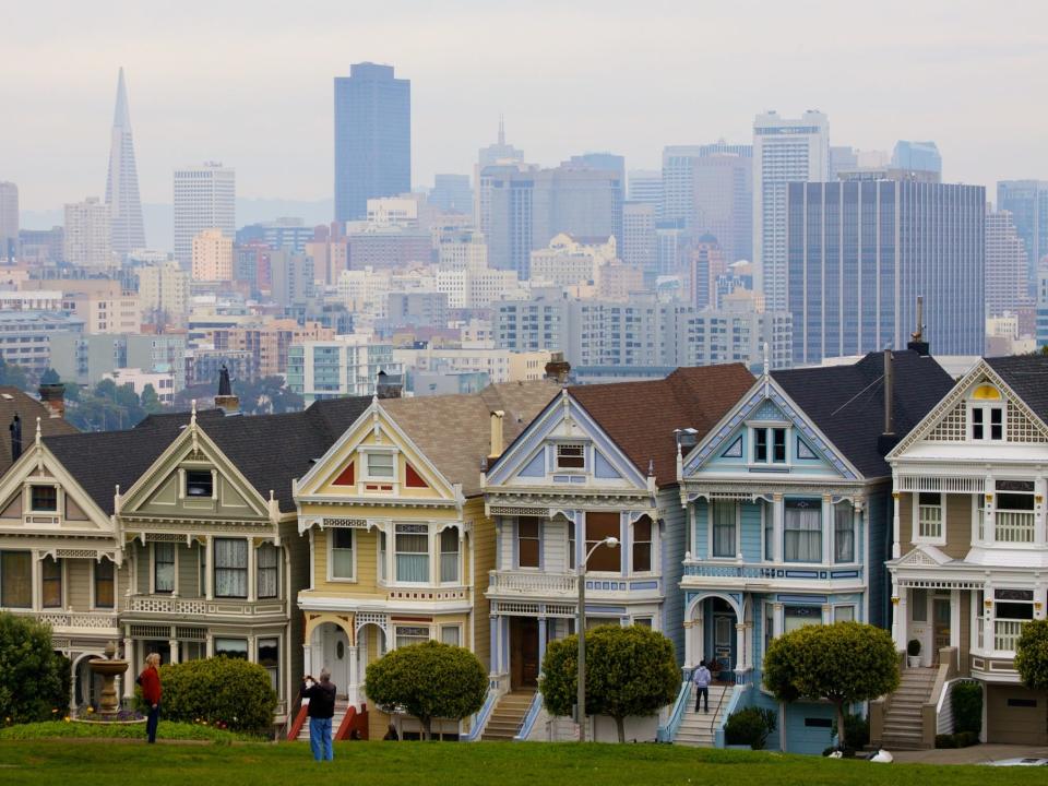 painted ladies san francisco skyline