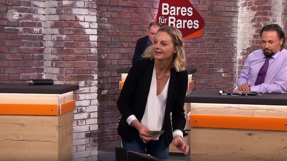 Der Preis wurde von Susanne Steiger sogar mehr als verdoppelt. 650 Euro gab sie für die Kette im Stil der Neorenaissance aus: "Das ist genau das, was meine Kunden auch suchen." (Bild: ZDF)