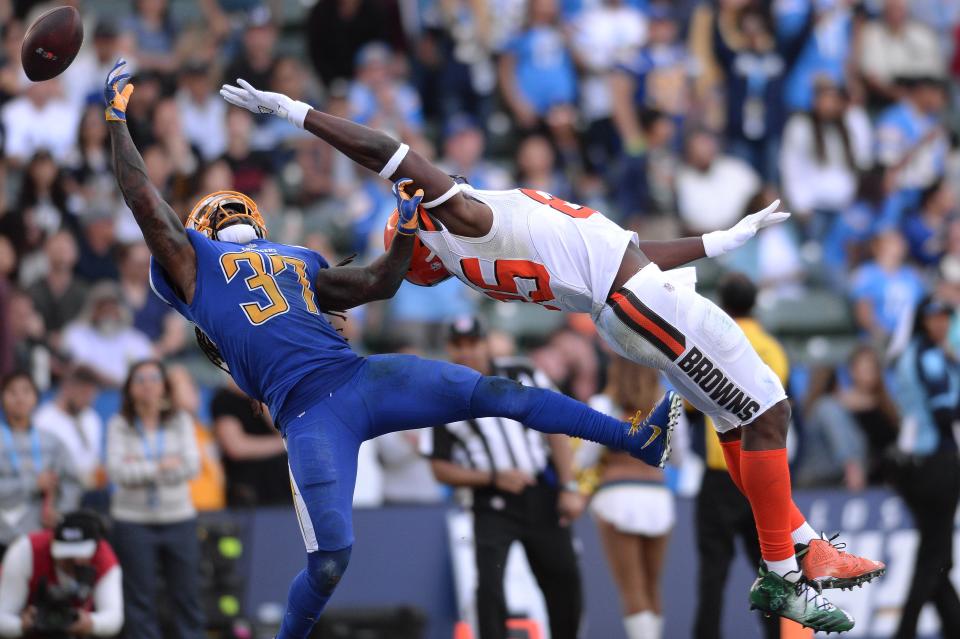 <p>Cleveland Browns tight end David Njoku (85) cannot make a catch while defended by Los Angeles Chargers strong safety Jahleel Addae (37) during the second half at StubHub Center. Mandatory Credit: Orlando Ramirez-USA TODAY Sports </p>