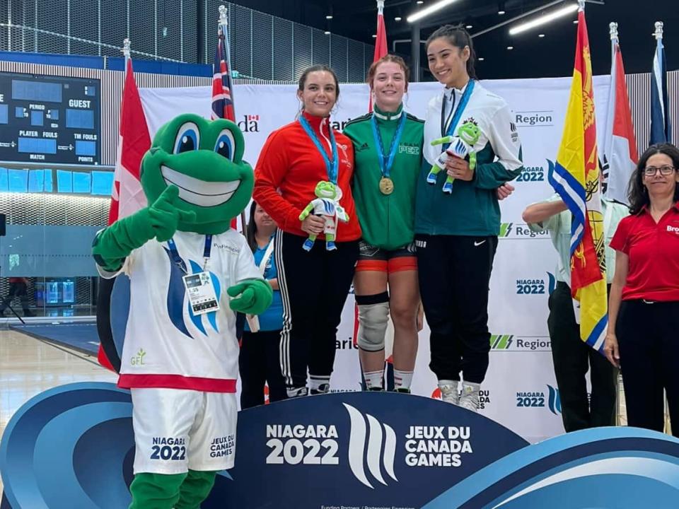 Vanessa Keefe, centre, shared the podium with fellow Islander R. J. Hetherington, left. (P.E.I. Canada Games team/Twitter - image credit)