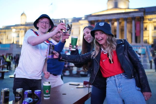 Fans watch Czech Republic v England