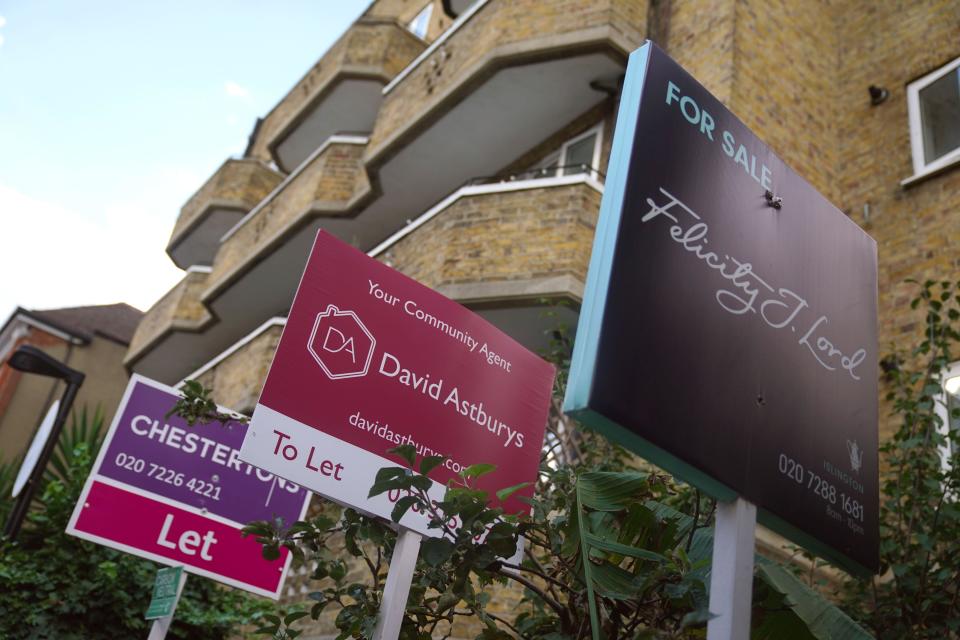 File photo dated 29/09/22 of estate agents To Let and For Sale signs in Islington, north London. The average rent being asked outside London has reached a new record high of £1,190 per month, according to a property website. Rightmove, which released the figures, said asking rents across Britain outside of London have been rising every quarter since the end of 2019. Issue date: Friday April 28, 2023.