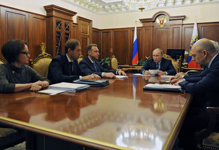 Russian President Vladimir Putin chairs a government meeting on economic issues at the Kremlin in Moscow, Russia, November 11, 2016. Sputnik/Kremlin/Mikhail Klimentyev via REUTERS