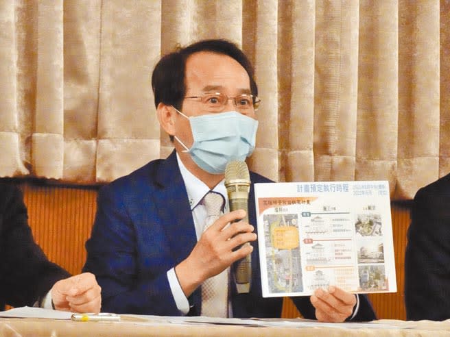 2002年主導車站「搬家」的高市府工務局長林欽榮，如今已是副市長，這次要帶車站「回家」，日期可能落在同月同日。（林宏聰攝）