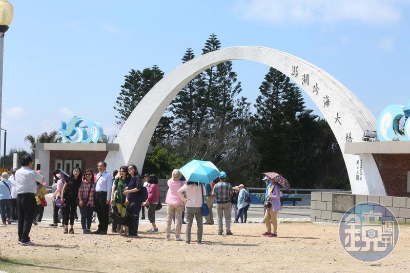 暑假旅遊搭配國旅補助可省下住宿費，但最近卻傳出澎湖某民宿業者竟因補助要調高價格。（示意圖，本刊資料照）