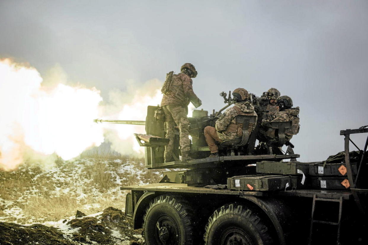 Des artilleurs ukrainiens tirent sur des positions russes à Bakhmout (image d'illustration).  - Credit:Adrien Vautier / Le Pictorium / MAXPPP / Le Pictorium/Maxppp