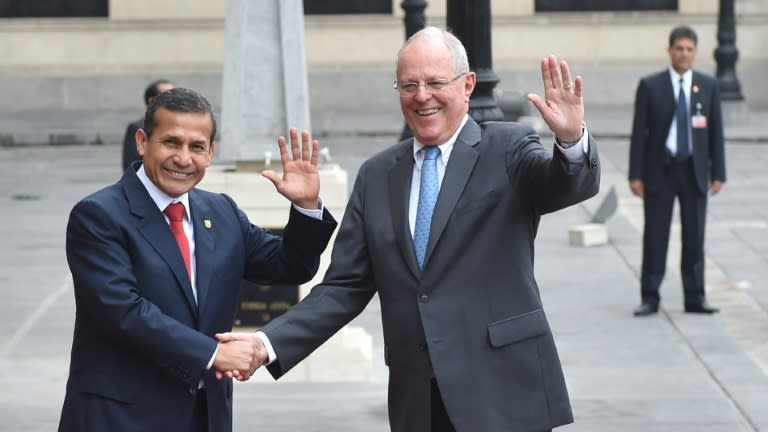 Peruvian president-elect Pedro Pablo Kuczynski (R) shakes hands with outgoing President Ollanta Humala (L) at the Presidential Palace in Lima on June 22, 2016