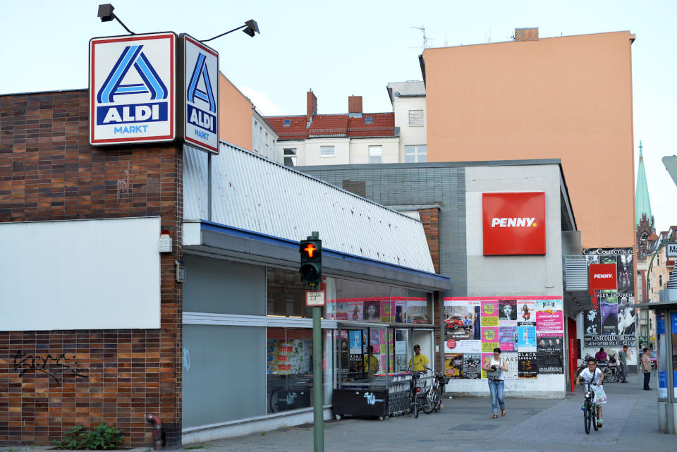 Haben für 2023 Neuerungen in Petto: die Discounter Aldi und Penny. - Copyright: Schöning/ullstein bild via Getty Images